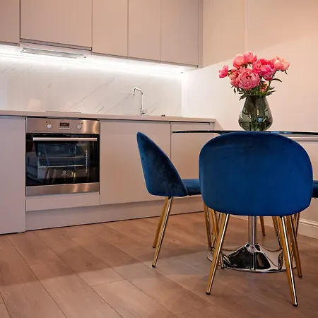 Apartament Mennica Just Like In Your Warszawa